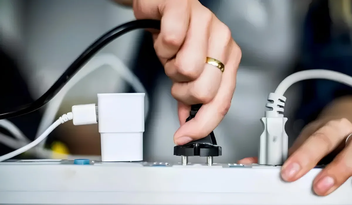 878671888298087111110707888990383055